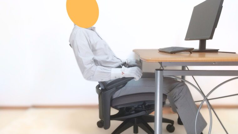 姿勢を崩しづらいフィノラの背もたれ